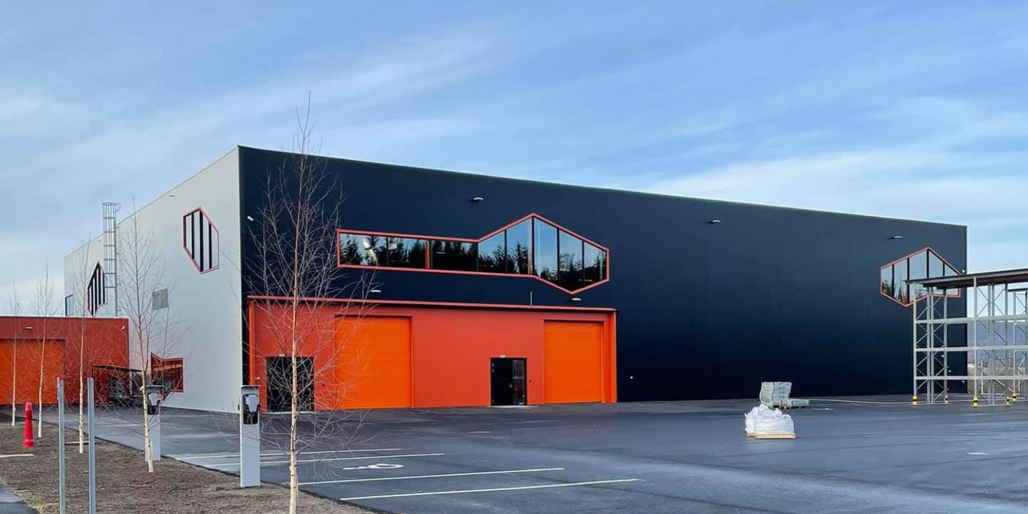 Banenor sentrallager fasade fremside Fasaden til Bannor sitt sentrallager på Nannestad, levert av FBSnor.