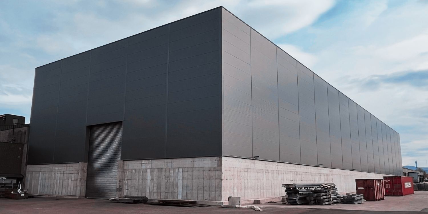 Hellik Teigen sorteringshall fasade Fasaden til sorteringshall levert av FBSnor til kunde Hellik Teigen AS