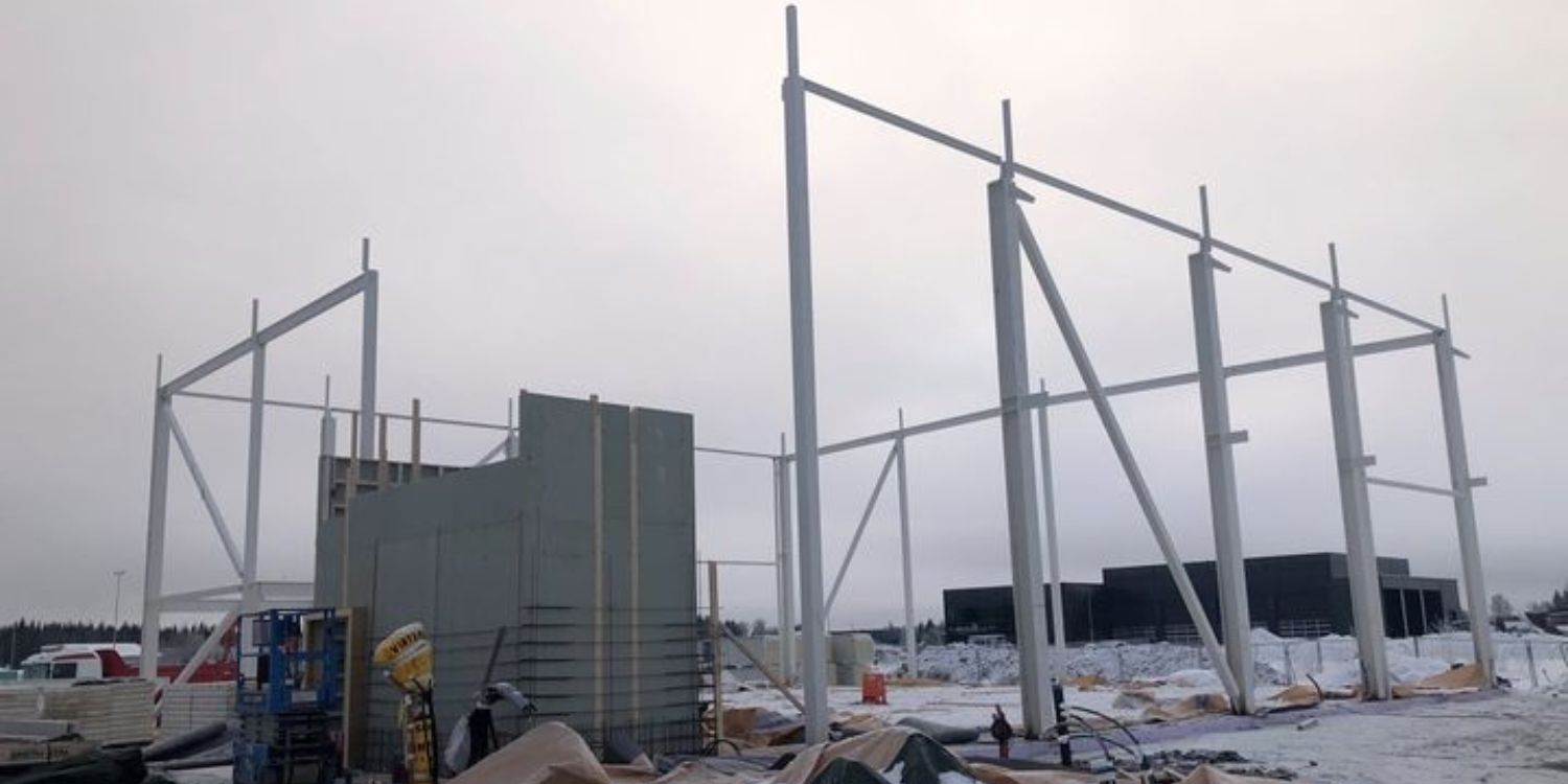 Kombinasjonsbygg lager og kontor, stålbygg reisverk.