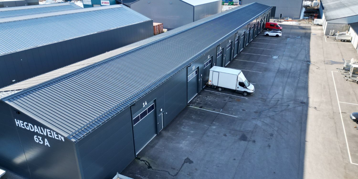 Lagerseksjonsbygg Hegdalveien 63 oversiktsbilde av fremsiden.