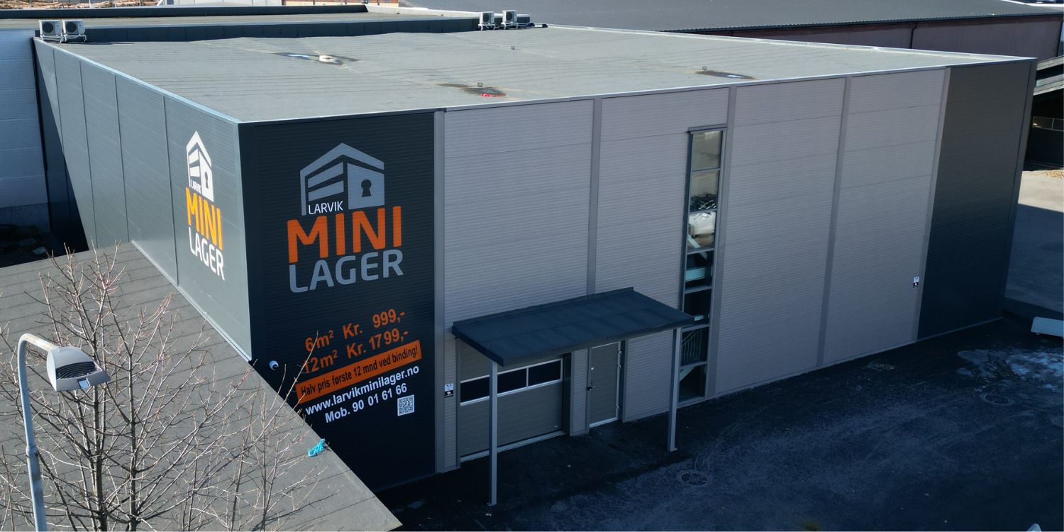 Minilagerbygg fasade sett ovenfra Minilagerbygg fasade sett ovenfra