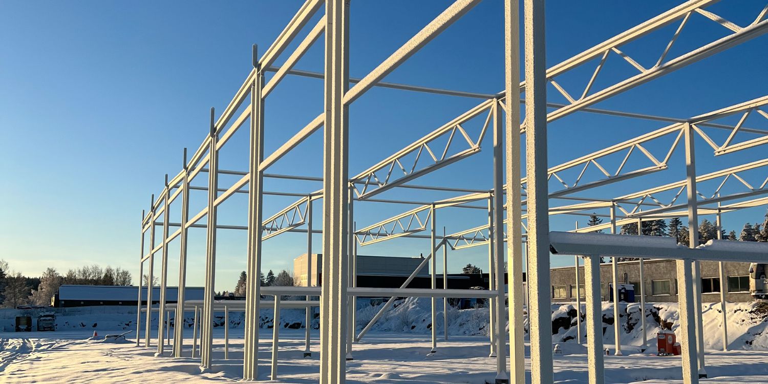 Stålhall under bygging Uthusvegen 11 AS Stålhall reisverk under bygging på Stange.